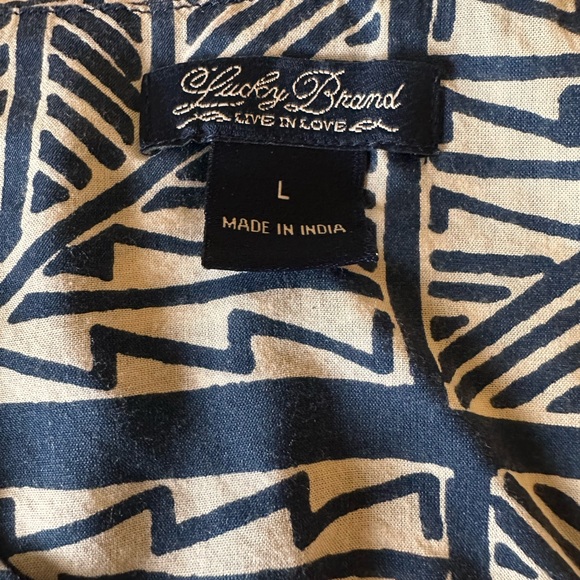 Lucky Brand Batik Print Top Blue and Cream floral print Size Large 3 buttons - Picture 6 of 7
